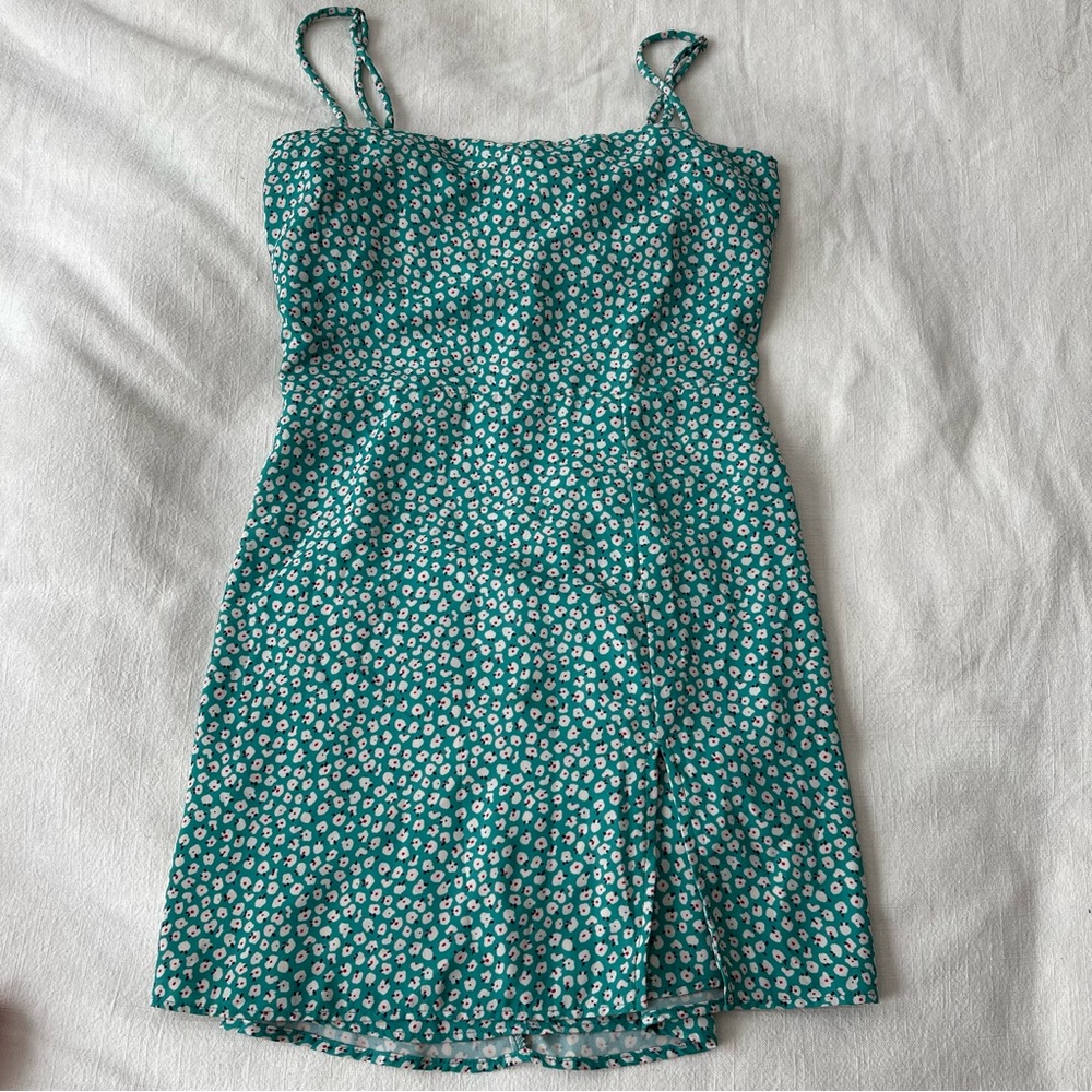 RESA size small / green mini dress with front slit